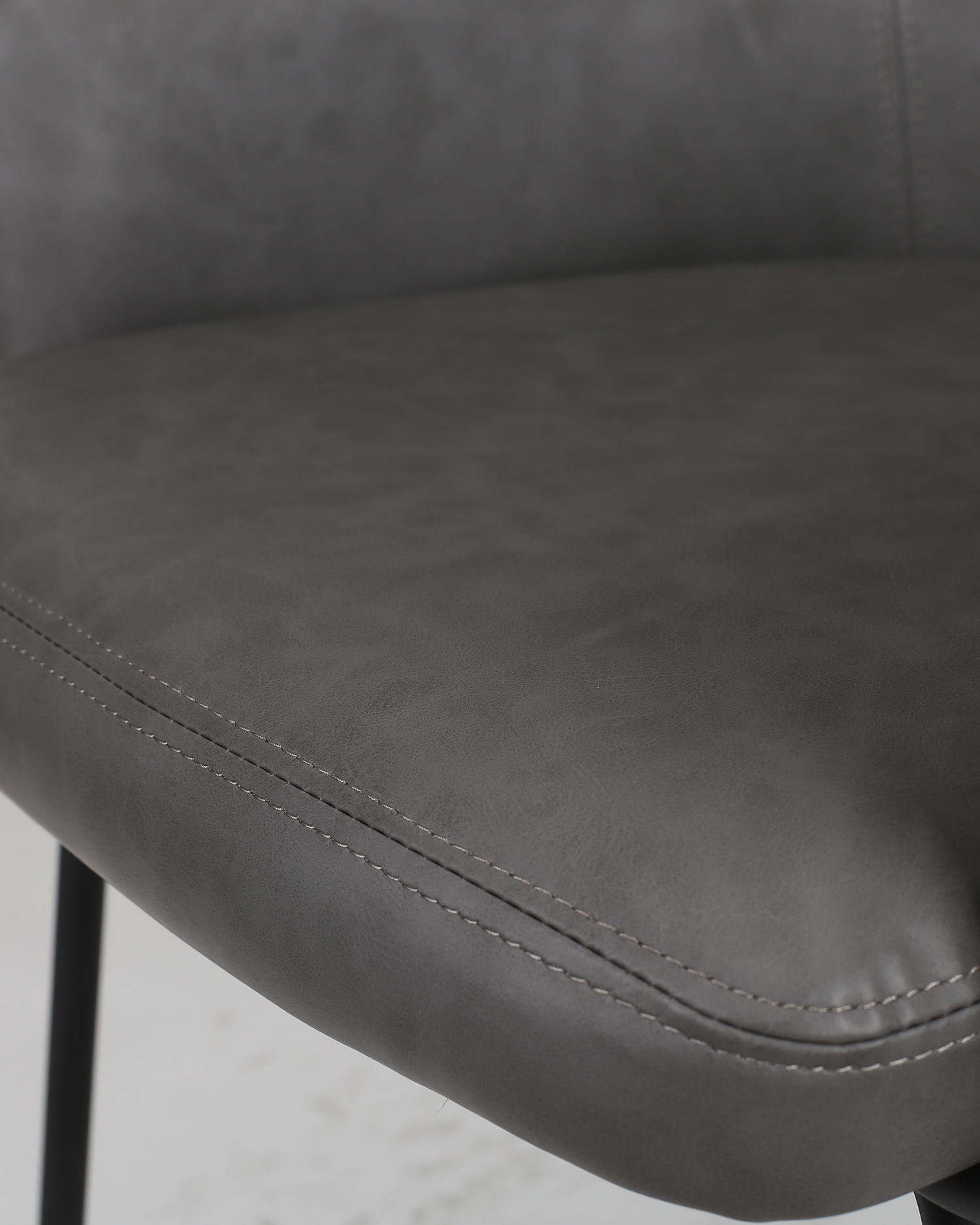 팔이있는 가죽 식당 팔이있는 가죽 식당