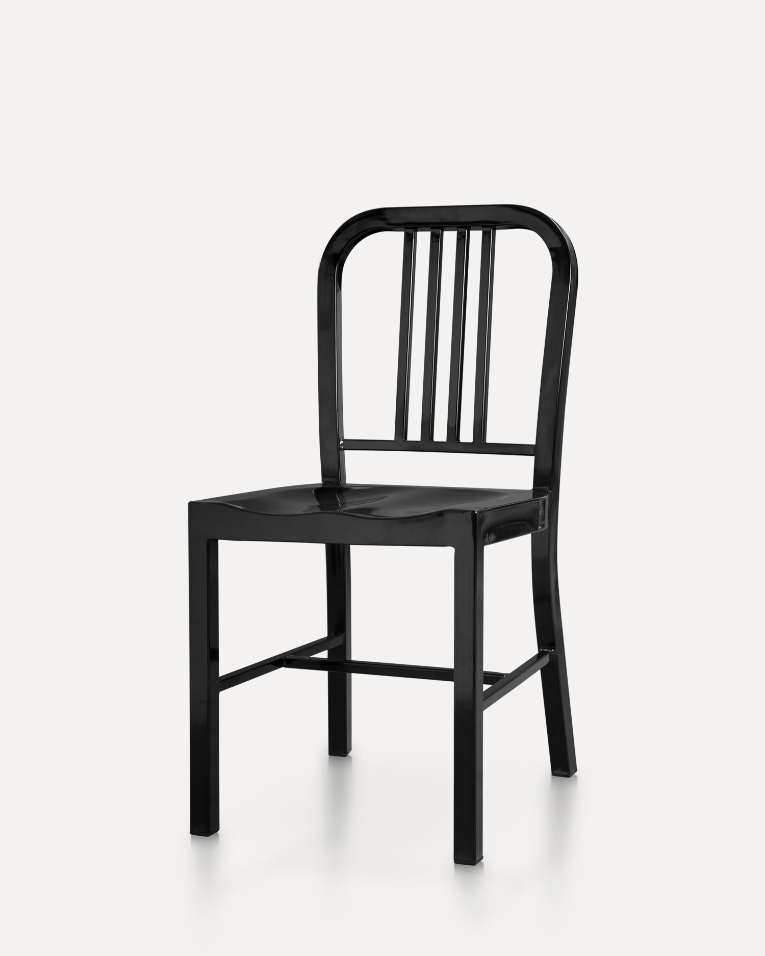 시대를 초월한 디자인 아이언 의자