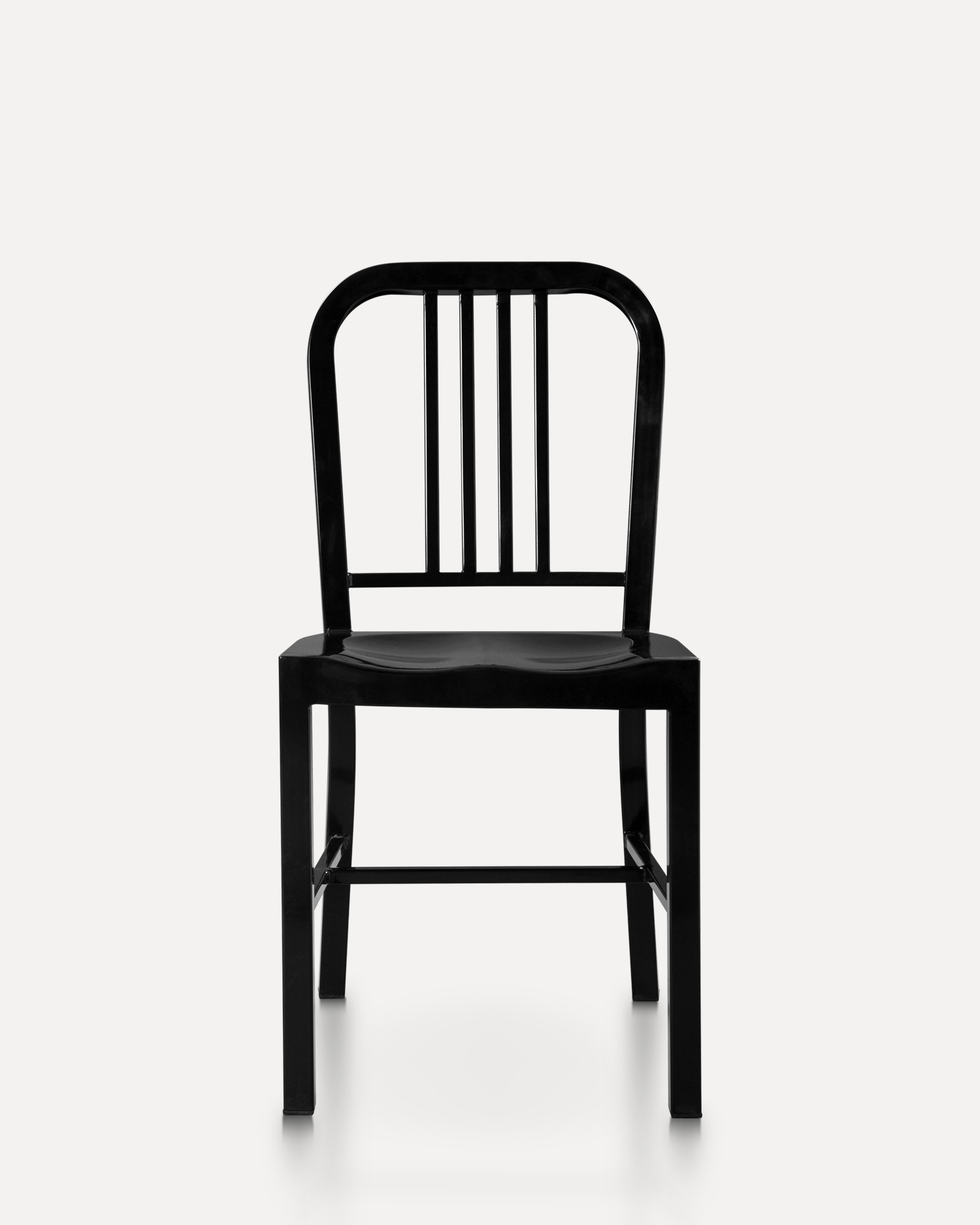 시대를 초월한 디자인 아이언 의자 시대를 초월한 디자인 아이언 의자