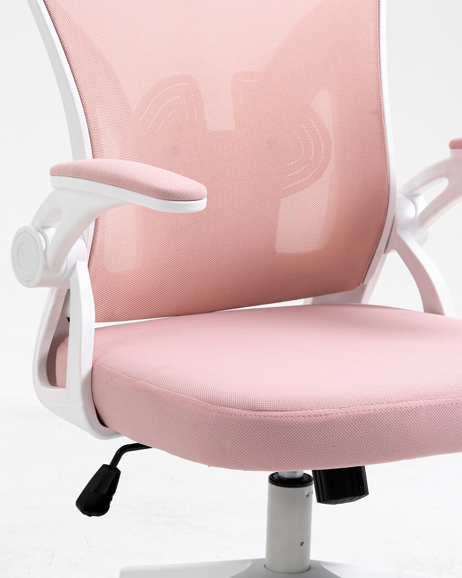 조절 가능한 팔걸이가있는 사무실 의자 조절 가능한 팔걸이가있는 사무실 의자