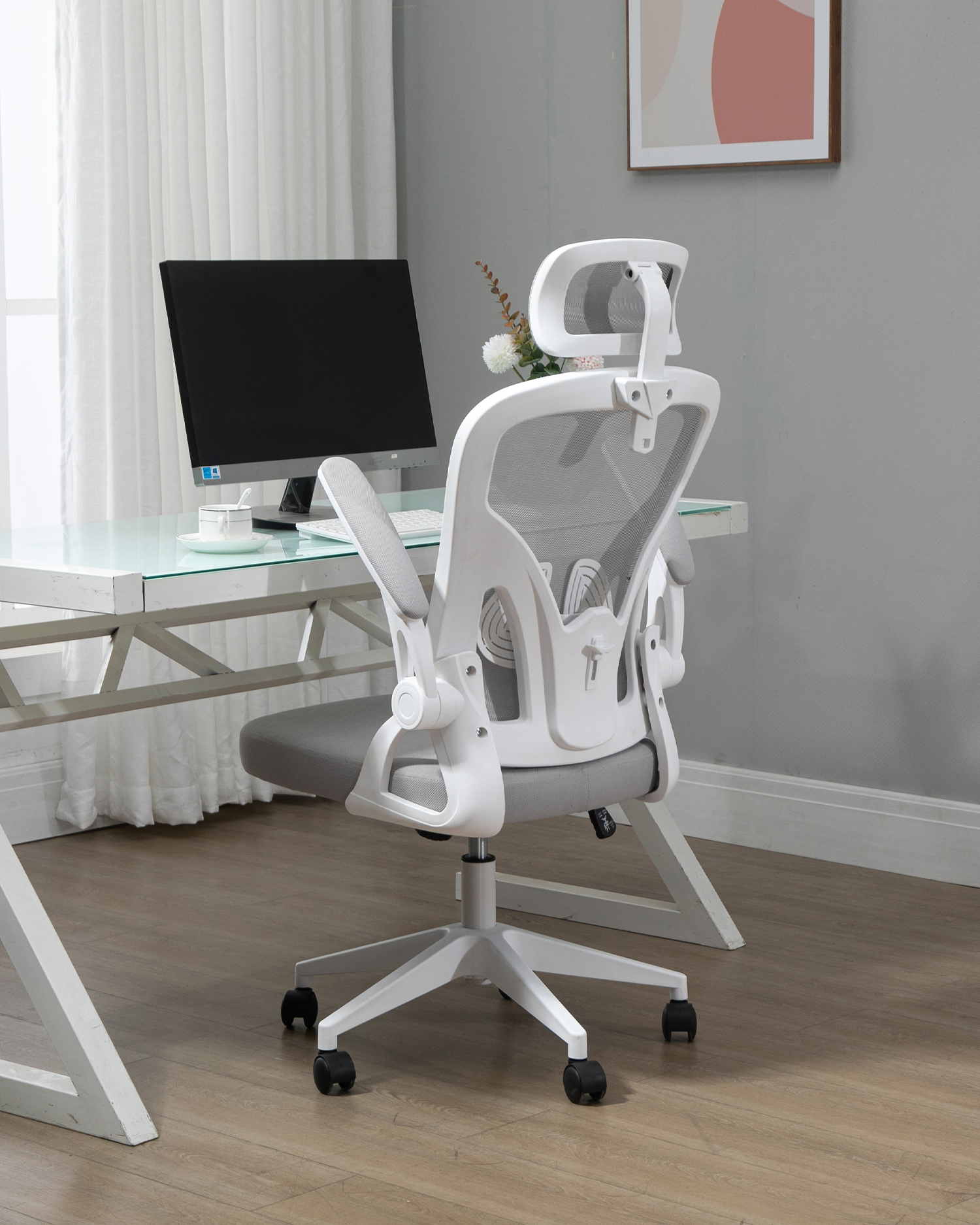 조절 가능한 팔걸이가있는 사무실 의자 조절 가능한 팔걸이가있는 사무실 의자