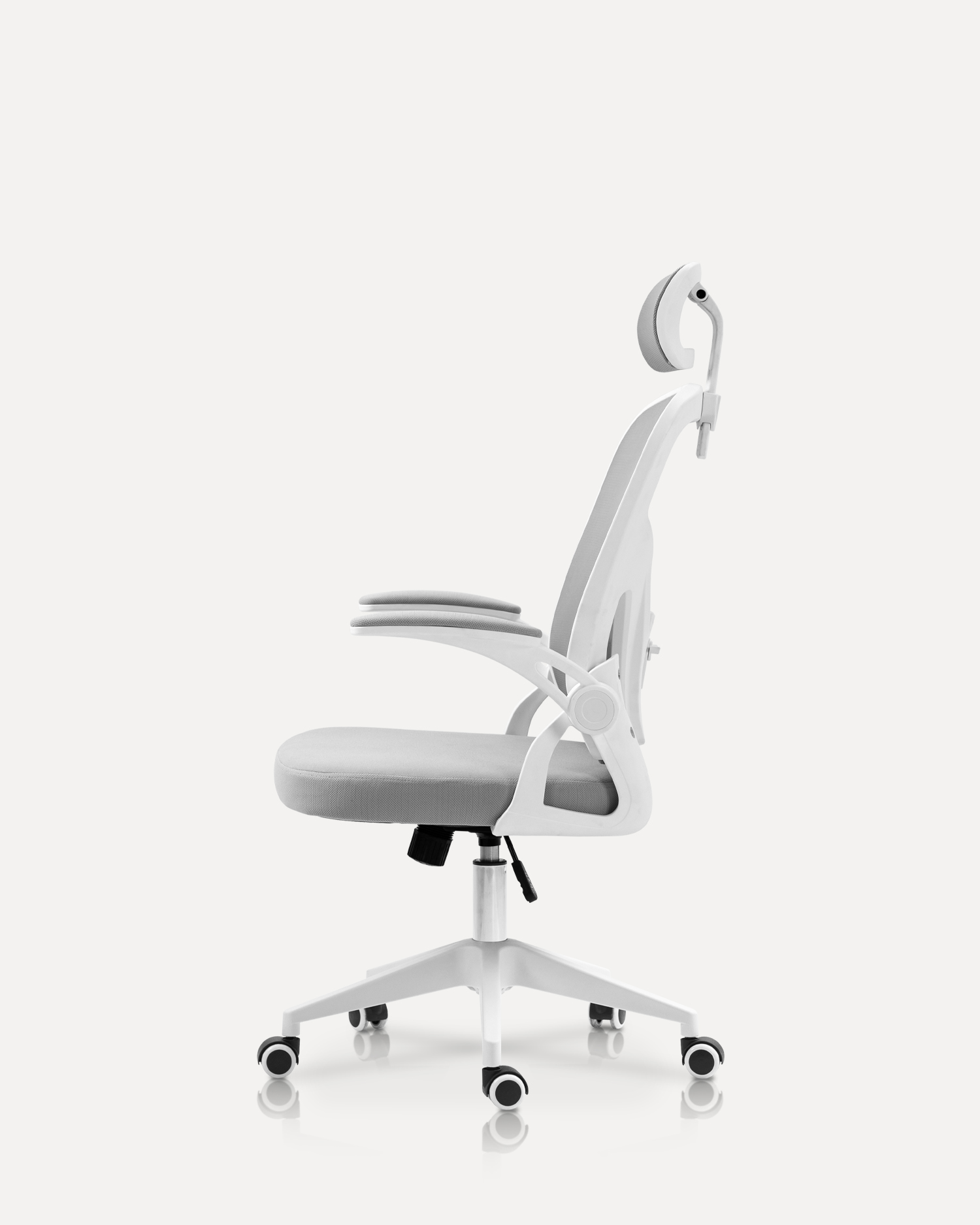 조절 가능한 팔걸이가있는 사무실 의자 조절 가능한 팔걸이가있는 사무실 의자